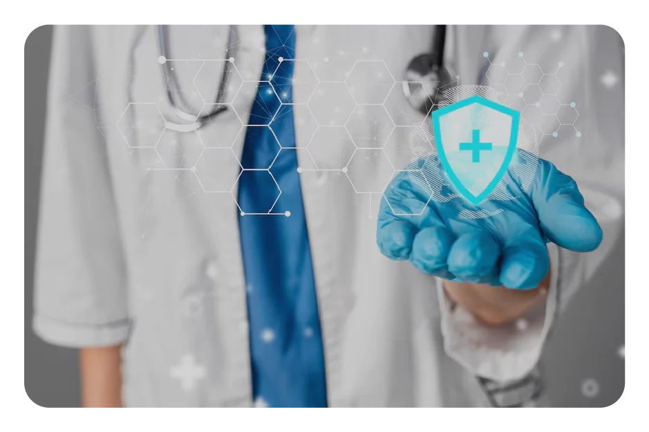 Profesional clínico interactuando con un entorno digital de protección médica, representando eficiencia y experiencia farmacéutica.